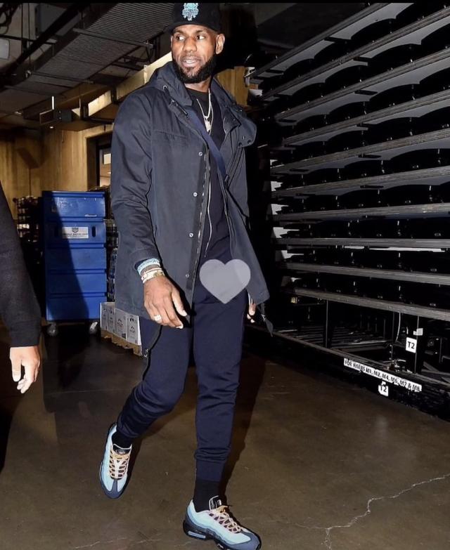 亚冠精英联赛积分榜：中超3队5轮过后齐聚倒三，海港1分垫底（5轮后亚冠精英联赛榜单：中超三队包揽后三位，海港仅积1分垫底）