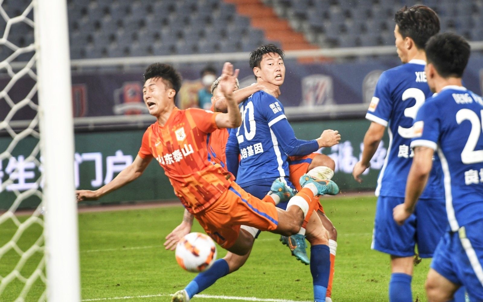 雷迪克：斯玛特是每日观察状态，希望能出战NBA杯1／4决赛（雷迪克：斯玛特仍为每日观察，盼赶上NBA杯四分之一决赛）