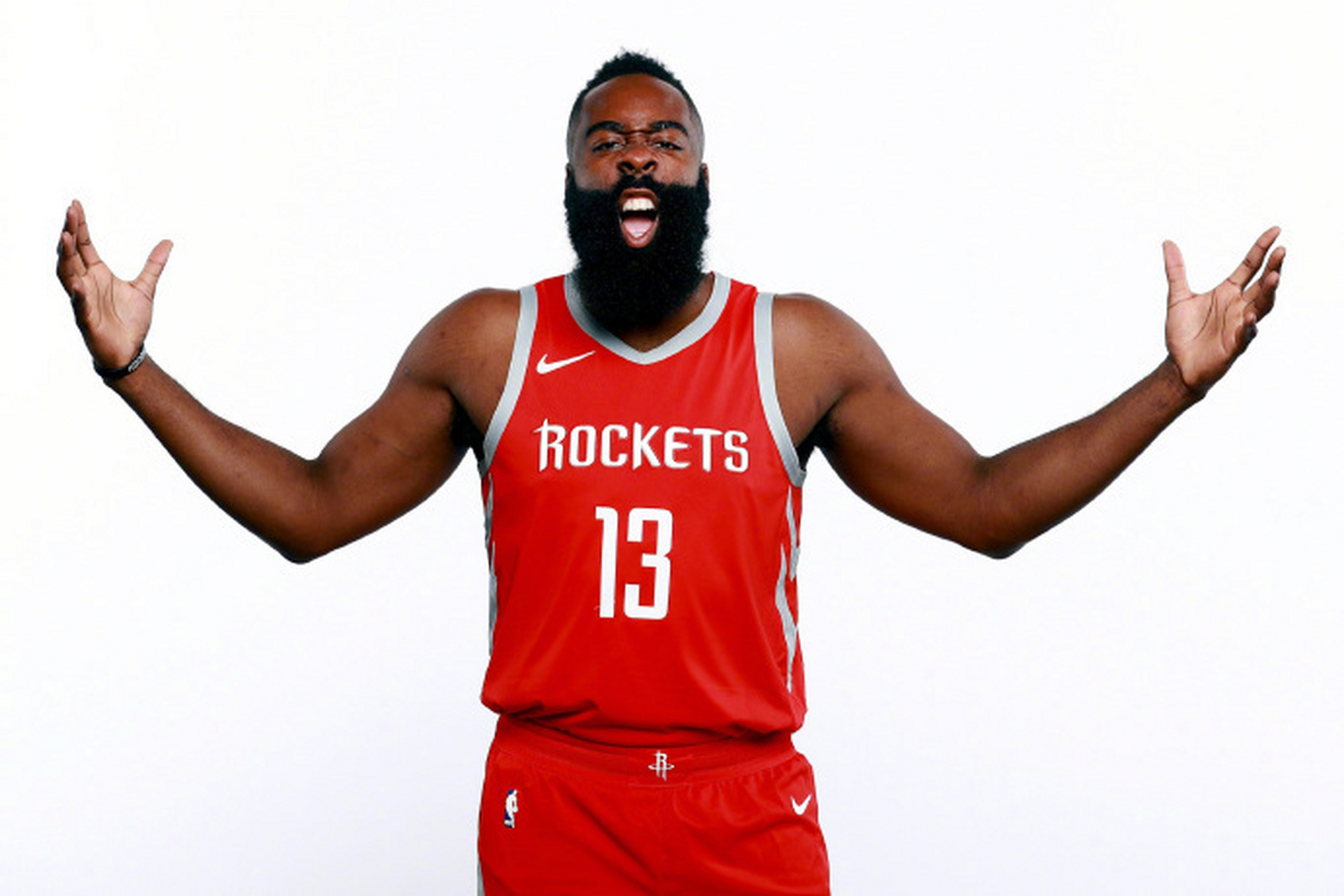 圣诞夜难掩失落！詹姆斯失利后未停留赛后直接返回更衣室（圣诞夜失意难遮：詹姆斯败战后未停留径直回更衣室）