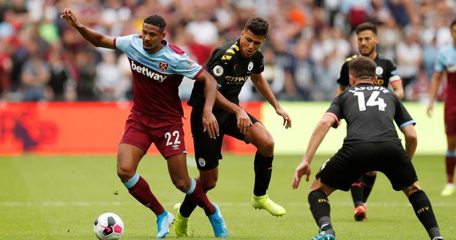 芬奇谈启用海兰德：他一直很有耐心，并在训练中表现出色（芬奇解释启用海兰德原因：他保持耐心且训练表现优异）