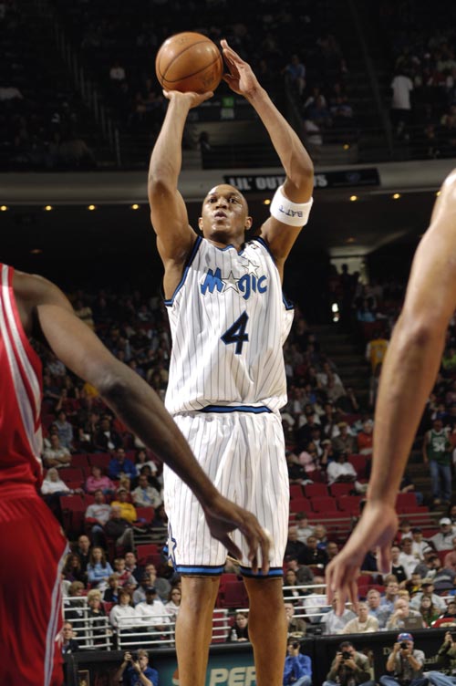 全体育：战绩低迷引众怒，佛罗伦萨球迷将空看台20分钟抗议（全体育：战绩不佳激起众怒，佛罗伦萨球迷计划开场20分钟内空看台抗议）