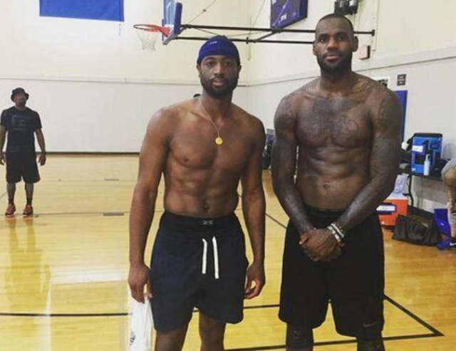 詹姆斯末节连得10分+致命抢断，湖人112-108险胜76人，40岁传奇再创历史纪录（40岁詹姆斯末节连拿10分+关键抢断，助湖人112-108险胜76人，再刷历史纪录）