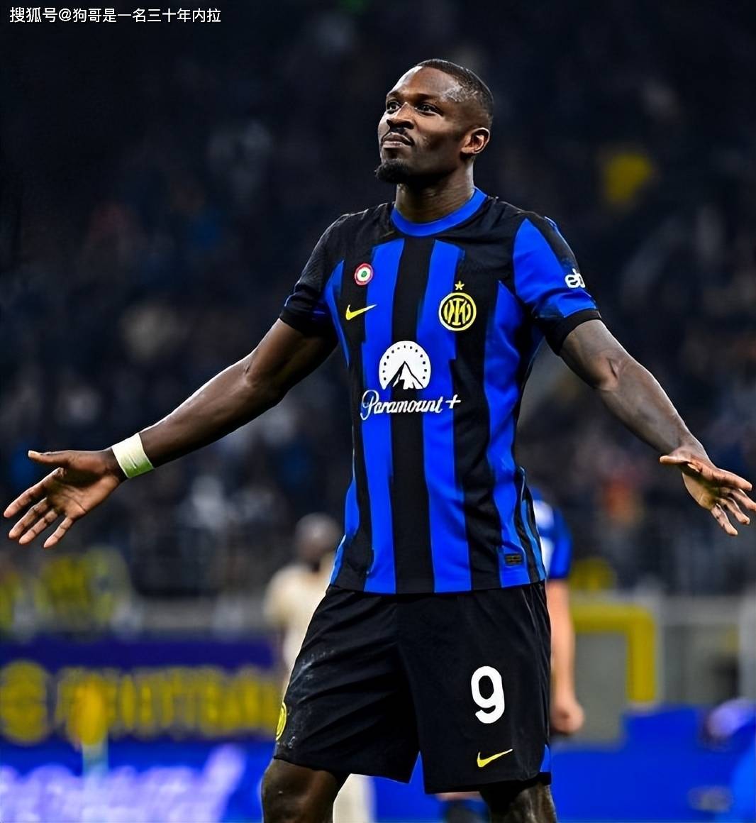 何冲找陈若琳陈芋汐教女儿跳水（何冲请陈若琳、陈芋汐指导女儿跳水）