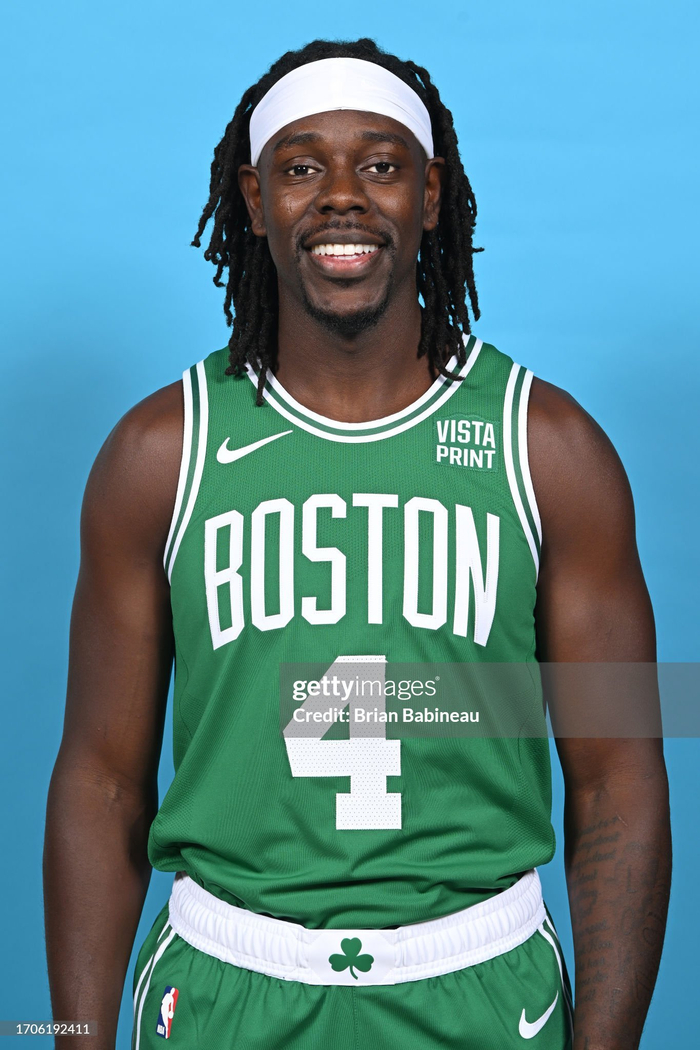 英媒：费迪南德称卢克-肖在曼联有重要地位，他需要证明自己（英媒：费迪南德认为卢克-肖在曼联举足轻重，但仍需自我证明）