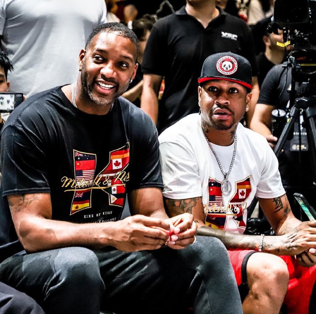 意天空列合同年最佳11人：迈尼昂、科纳特、DV9、莱万在列（意大利天空体育评选年度最佳11人：迈尼昂、科纳特、DV9、莱万入选）