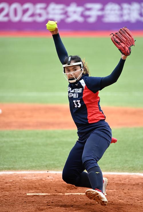 西甲战报：斯威德伯格梅开二度，九人皇马0-2塞尔塔（西甲快讯：斯威德伯格双响，皇马九人作战0-2负塞尔塔）