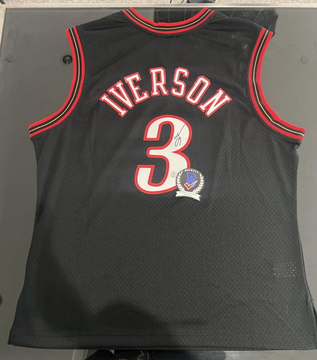 得分机器！史密斯半场11中7&三分7中4砍下19分7板3助（手感火热！史密斯半场11投7中、三分7投4中，轰下19分7篮板3助攻）