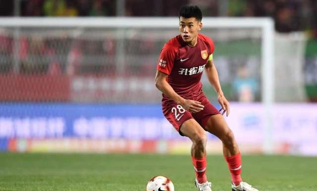 40岁前曼城队长费尔南迪尼奥自宣退役，球员生涯23年赢得30冠（40岁前曼城队长费尔南迪尼奥宣布挂靴，23年职业生涯斩获30冠）