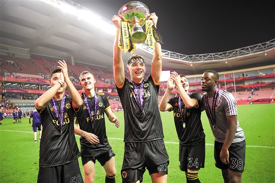 瓦拉内：膝盖受伤影响了我的职业生涯，我一直带着疼痛踢球（瓦拉内：长期膝伤影响我的职业生涯，我一直忍痛出战）