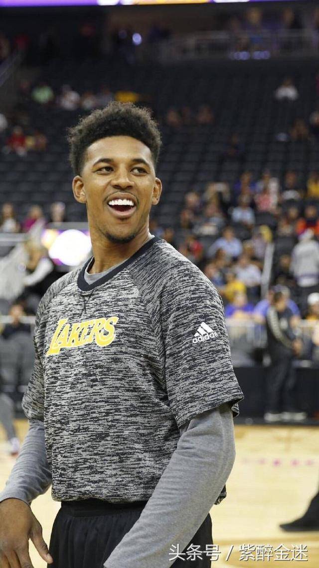 阿德耶米声明：一时轻率购买盲盒买到了武器，对此感到很抱歉（阿德耶米致歉：冲动购盲盒意外抽到武器）