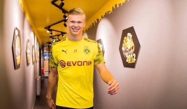 媒体：巴黎球员维蒂尼亚当选葡萄牙本年度最佳球员（媒体：巴黎中场维蒂尼亚荣膺葡萄牙年度最佳球员）