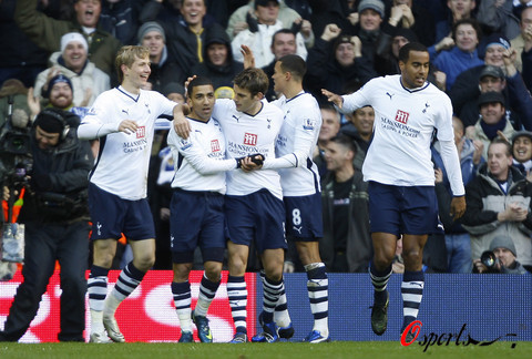 欧联3-4：42岁范佩西率荷甲第2遭罗甲第9绝杀，95分钟丢球酿悲剧（欧联3-4：42岁范佩西率荷甲次席队补时95分钟失守，遭罗甲第9绝杀）