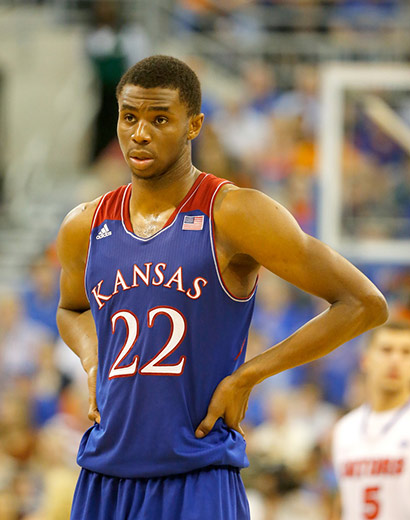 巴萨梅西进球助球队领先塞维利亚（梅西建功，巴萨领先塞维利亚）