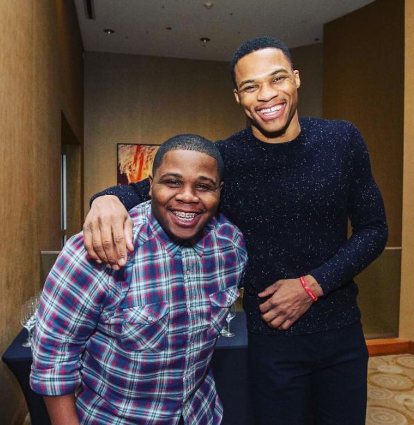 张琳芃第11次赢得中超冠军，超越郑智成国内联赛历史第一人！（张琳芃加冕中超第11冠，力压郑智成国内联赛史上第一人）