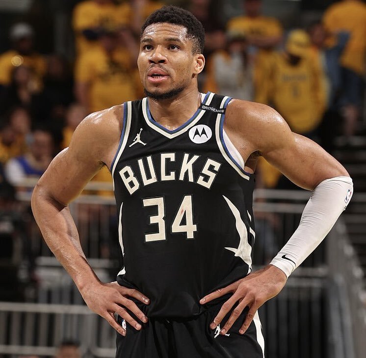 继姆巴佩之后，凯恩是本赛季第二位打入25球的五大联赛球员（仅次于姆巴佩，凯恩成为本赛季五大联赛第二位达成25球的球员）