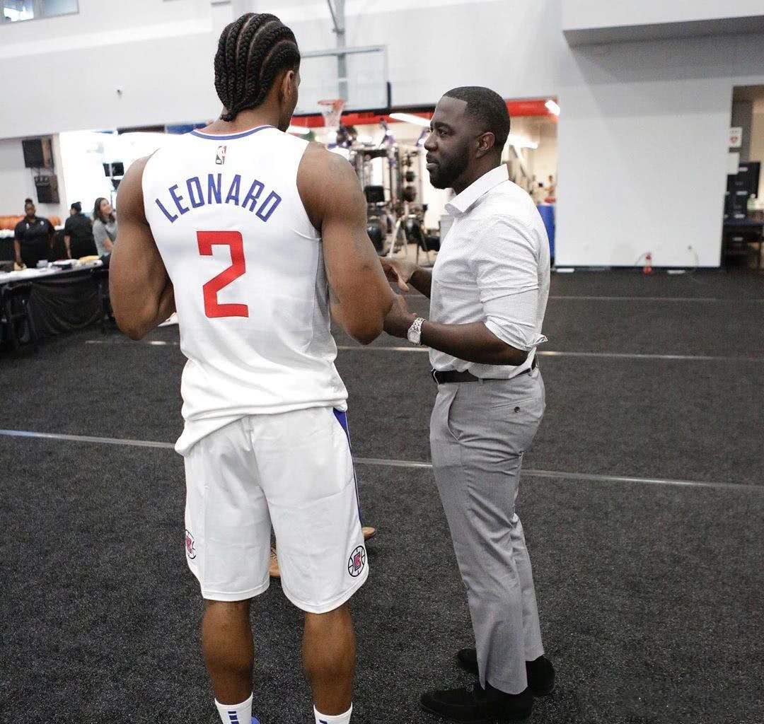 法比奥晒与古加搞怪合照：我们爱中国，很满意现在的生活状态（法比奥与古加晒搞怪合影：我们热爱中国，对当下生活十分满意）