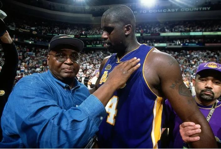 莫雷托：巴萨、马竞、尤文图斯都希望免签伯恩茅斯中卫塞内西（莫雷托称：巴萨、马竞、尤文均有意以自由身签下伯恩茅斯中卫塞内西）