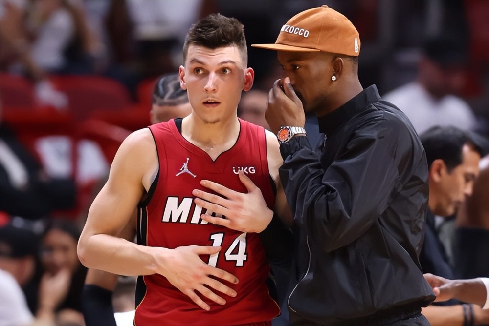 阿莫林曝曼联逆转内幕！爱将芒特有突破，除了进球还有一举获赞誉（阿莫林披露曼联逆转细节：爱将芒特迎来突破，不仅进球还收获赞誉）