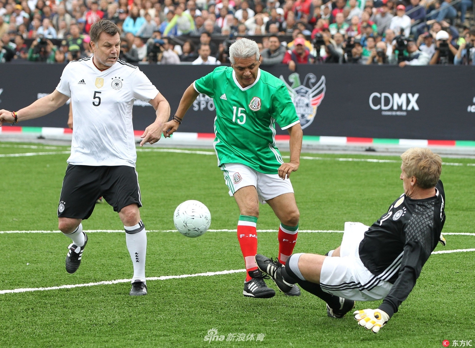 德容恩谈赢切尔西：他们是世俱杯冠军，但我们清楚该如何去踢（德容恩谈胜切尔西：对手是世俱杯冠军，我们清楚该如何应对）